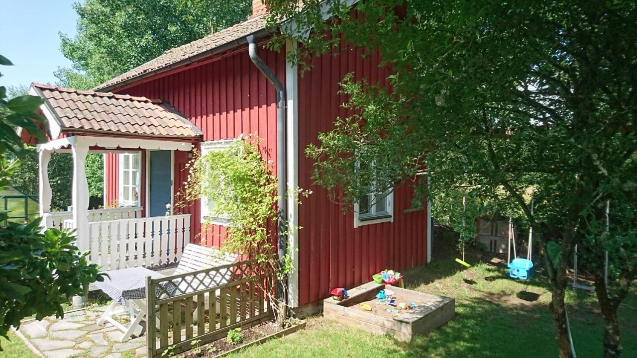 Roeda Stugan Pa Slinken Sala Kültér fotó